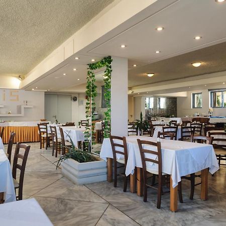 Hotel Haris On The Beach Agia Marina Exterior foto