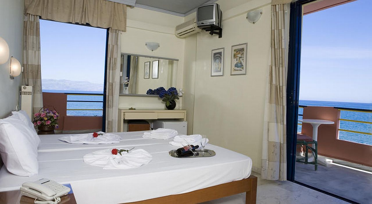 Hotel Haris On The Beach Agia Marina Exterior foto