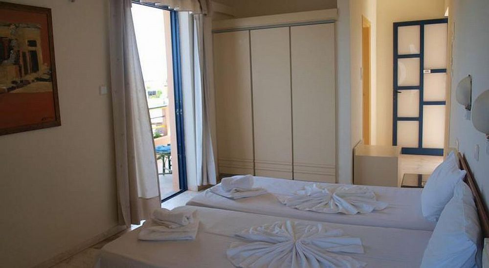 Hotel Haris On The Beach Agia Marina Exterior foto